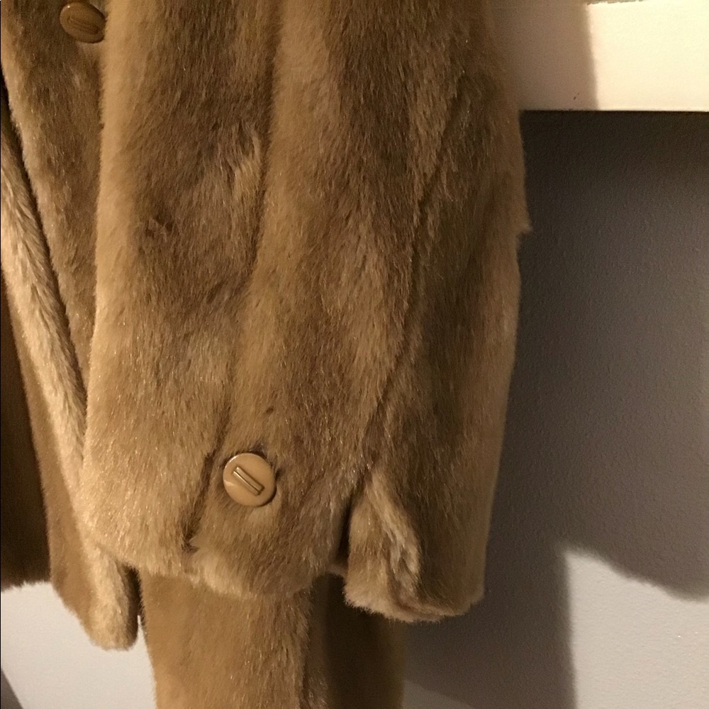 Grandella II by Sportowne Fur Coat - Picture 10 of 15